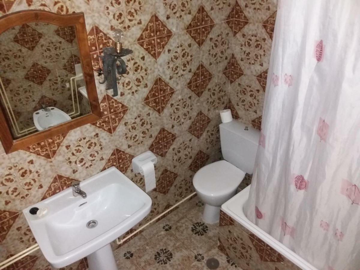 Hostal Gran Capitan Bargas Exterior photo